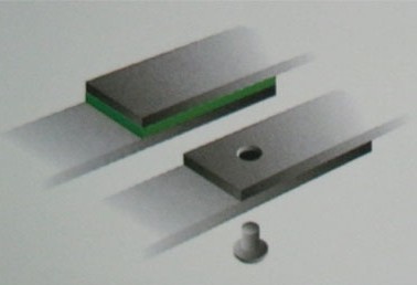 膠水和螺絲固定的區別示意圖